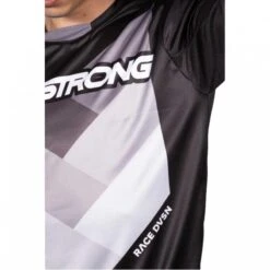 Stay Strong Maillot BMX Manches Longues Staystrong - Chevron Noir 10 Stay Strong Maillot BMX Manches Longues Staystrong - Chevron Noir -VéloStyle Boutique maillot bmx manches longues staystrong chevron noir 3
